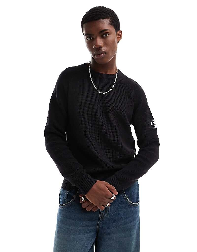 

Черный свитер с нашивкой Calvin Klein Jeans