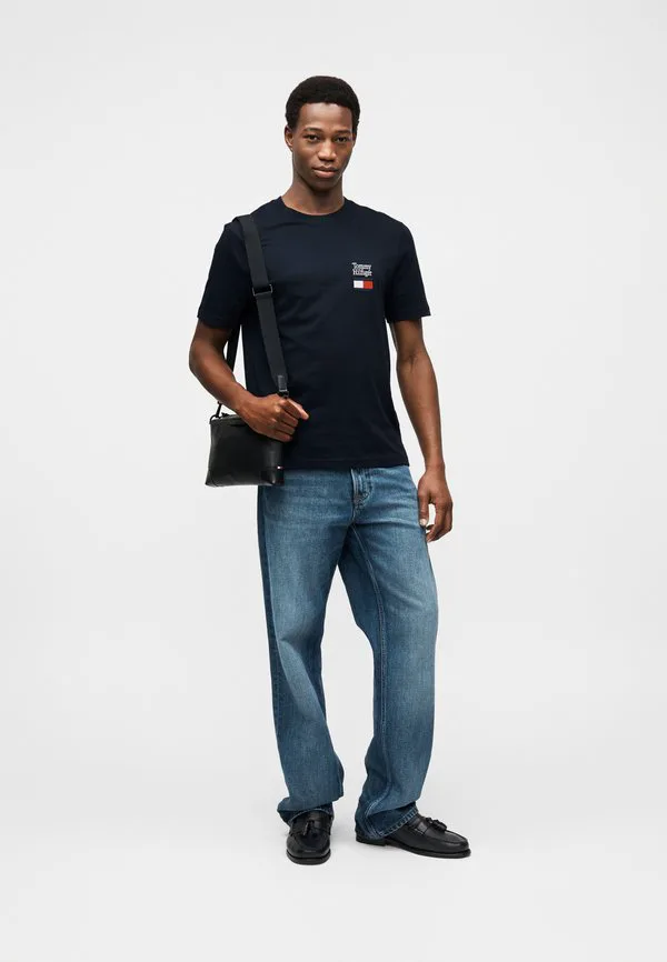 Футболка с вышитым логотипом, круглый вырез, принт. Tommy Hilfiger, Desert Sky — фото 2