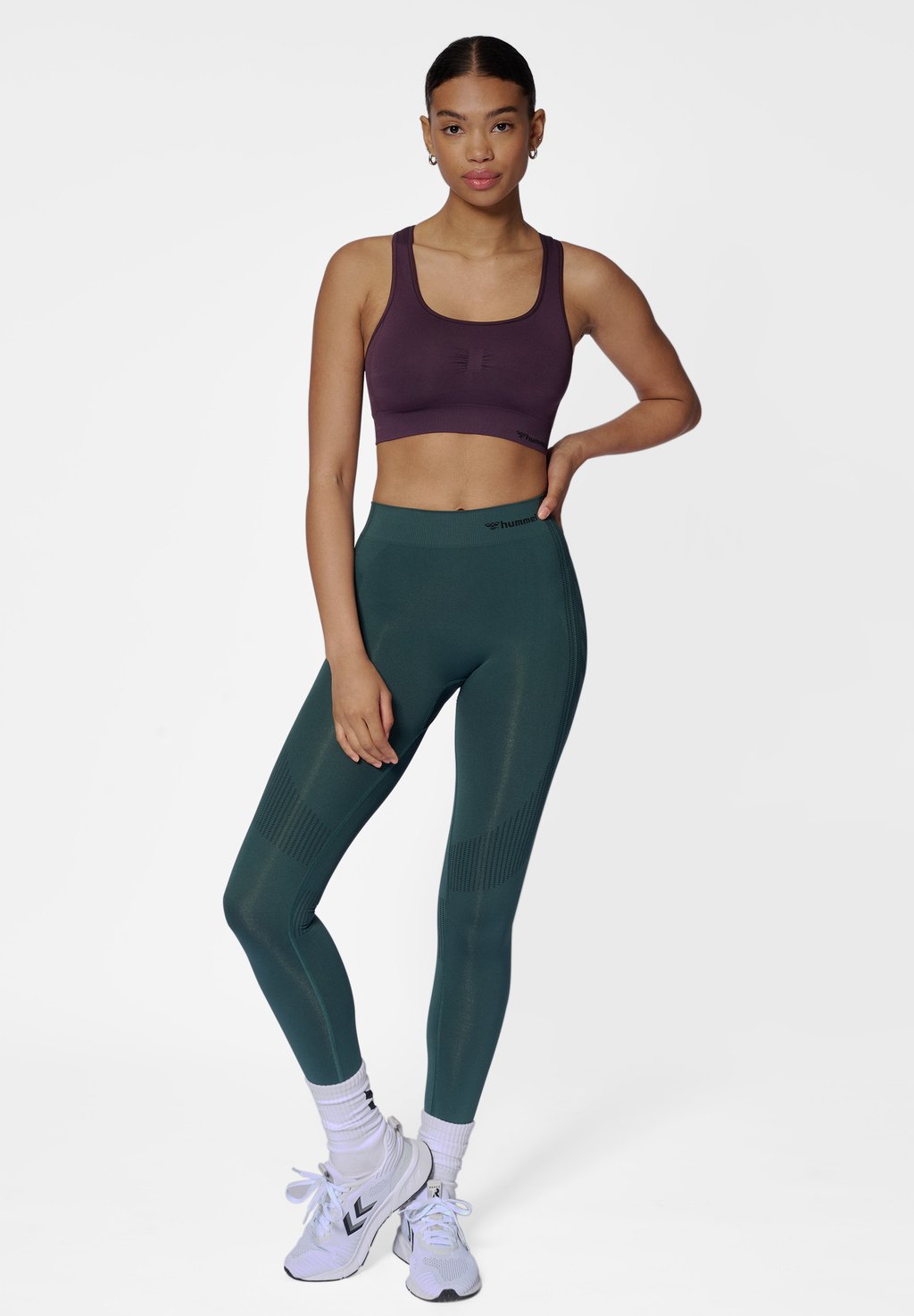 

Спортивный бюстгальтер средней поддержки SHAPING SEAMLESS Hummel, фиолетовый