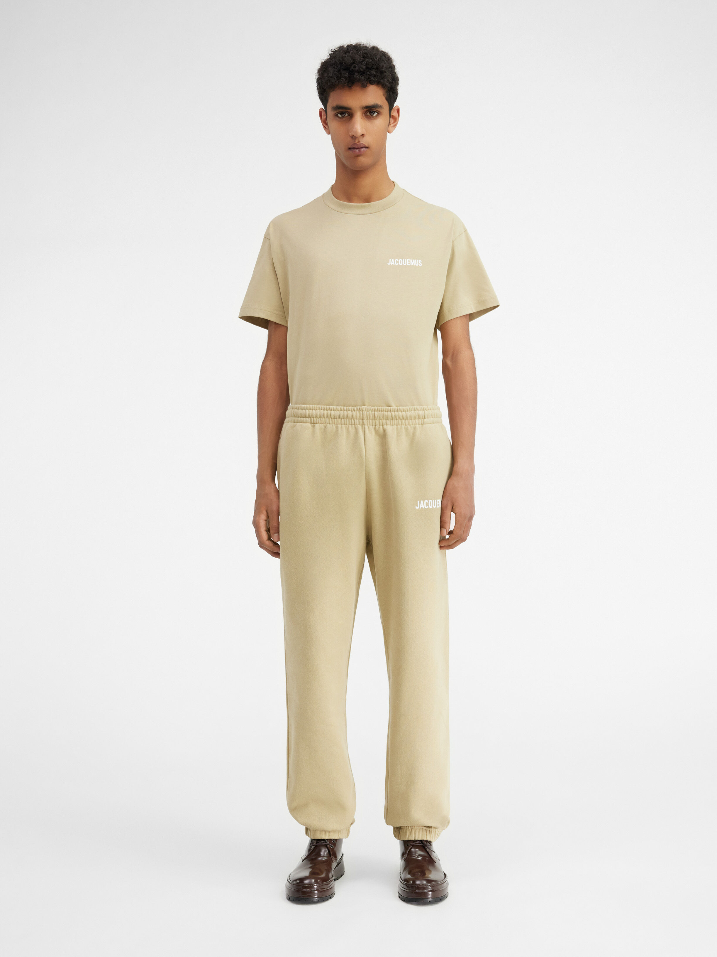 

Спортивные брюки с логотипом JACQUEMUS The Jacquemus track pants, цвет Light Khaki