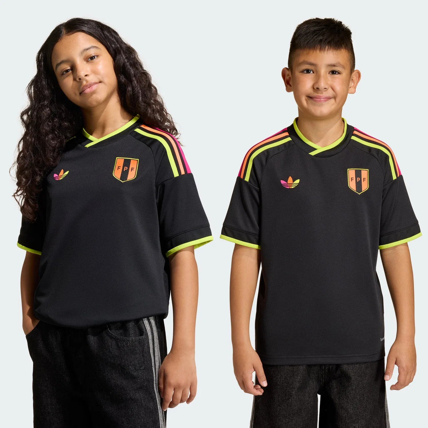 Детская гостевая футболка adidas Peru 26, черный