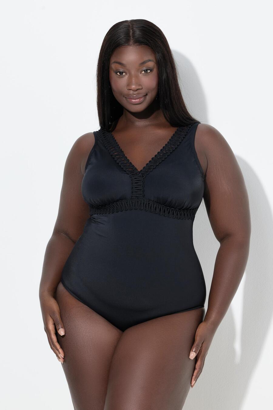 

ULLA POPKEN Женский купальник с декоративными краями, мягкими чашками и глубоким вырезом на спине, из переработанного материала.