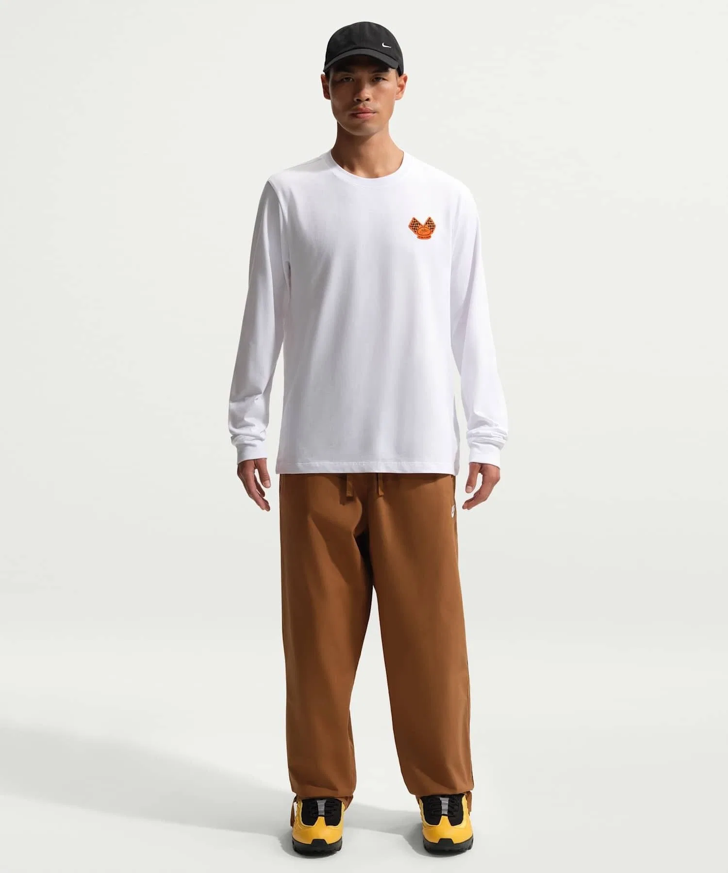 Мужская и женская футболка Nike Sportswear Long-Sleeve T-Shirt — фото 4