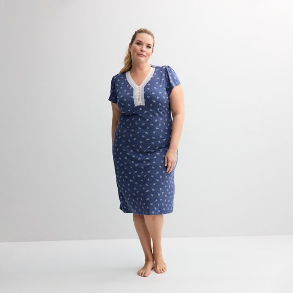 

Длинная ночная рубашка из микробархата больших размеров Miss Elaine Essentials, цвет navy floral