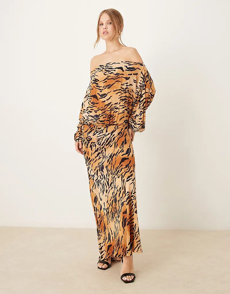 

Платье макси Never Fully Dressed с открытыми плечами и плиссировкой, с тигровым принтом