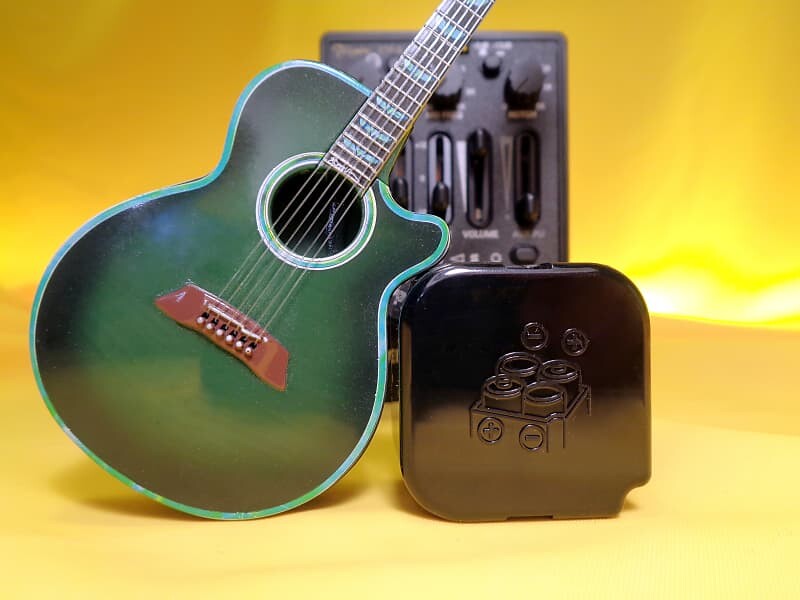 

Акустическая гитара Takamine CTP-3 Preamp Battery Compartment Lid