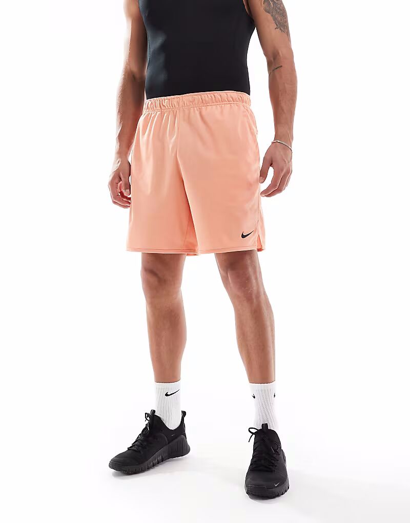 

Nike Training - Totality Dri-FIT - трикотажные шорты абрикосового цвета, длина внутреннего шва 7 дюймов