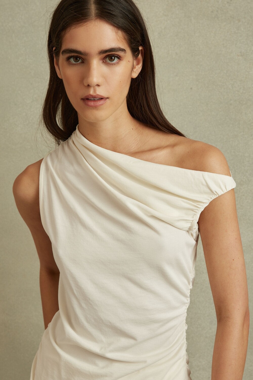 

Топ Dylan с рюшами и открытыми плечами Reiss, белый