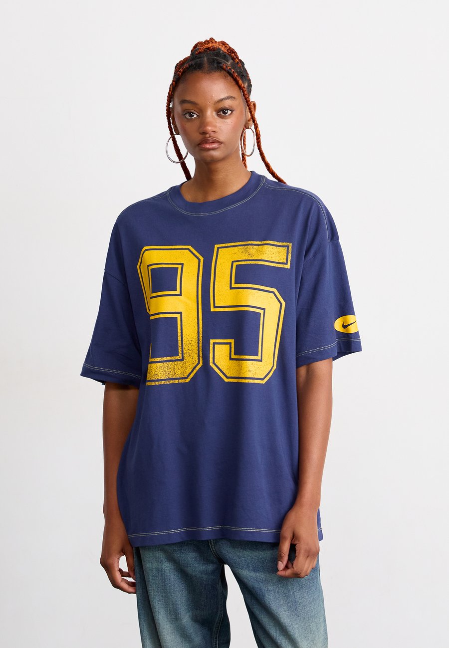 

Футболка Nike Sportswear STREET TEE, Midnight Navy/Dark Blue