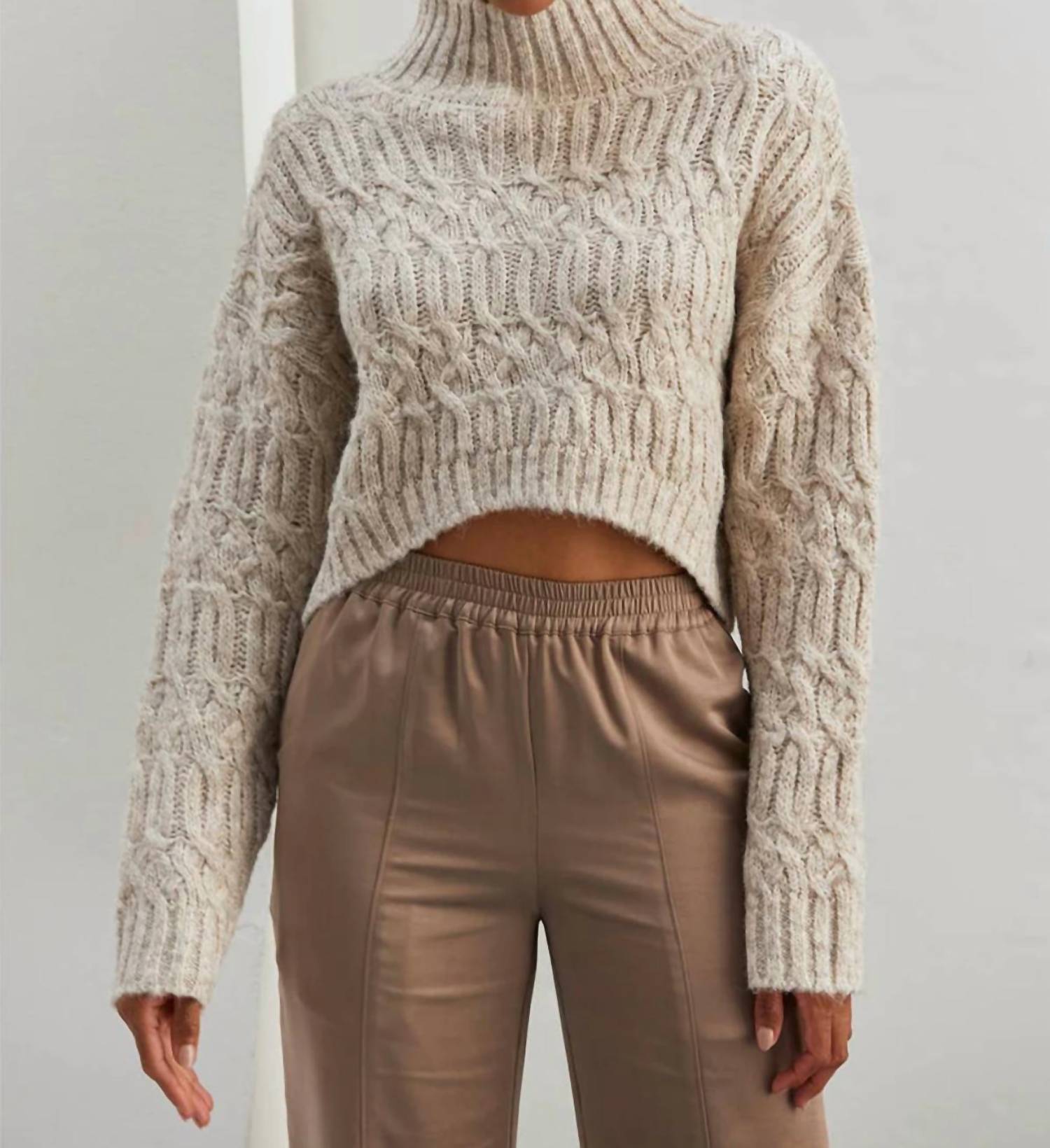 

Укороченный свитер Lenore Mock Neck белого цвета CRESCENT