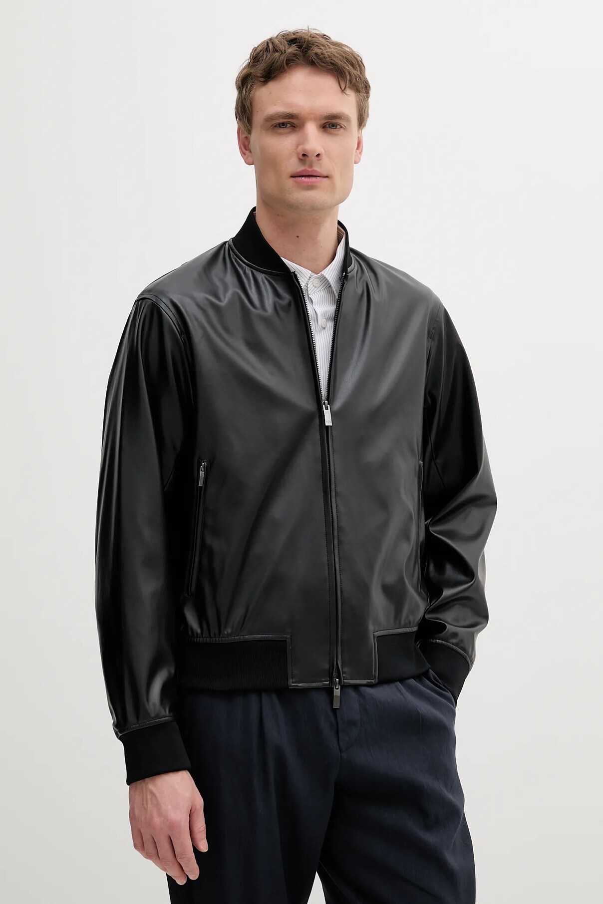 

Куртка Armani Exchange, черный