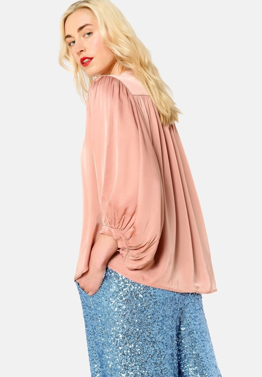 

Блузка-рубашка With Volume Sleeves LolaLiza, нежно-розовая