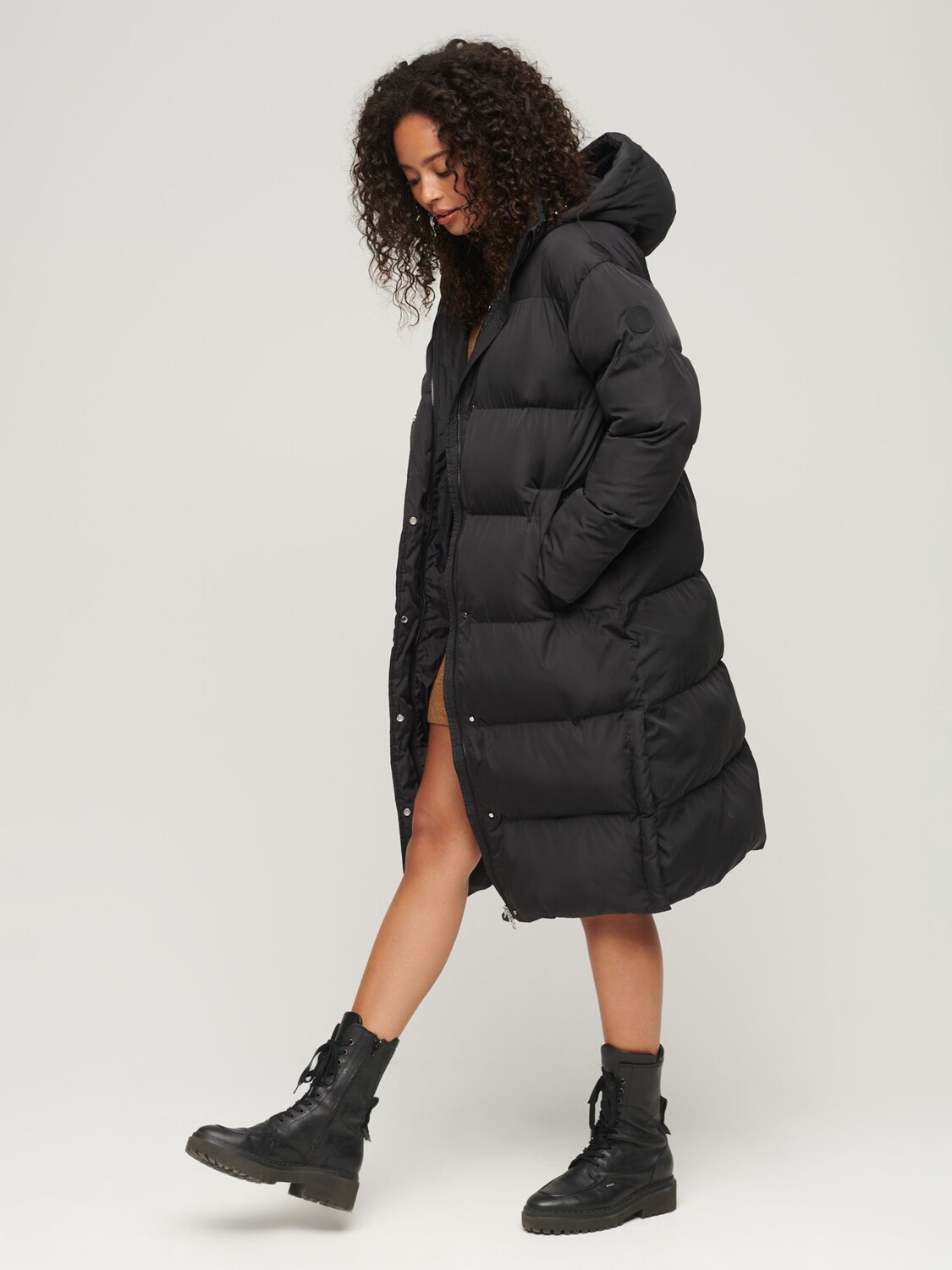 

Удлиненный пуховик с капюшоном Superdry, черный