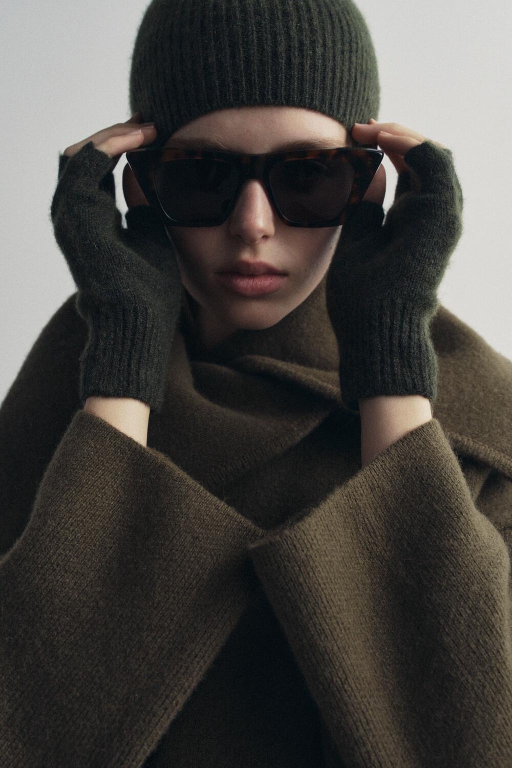 

Шапка в ребристую тяжку ZARA, зеленый