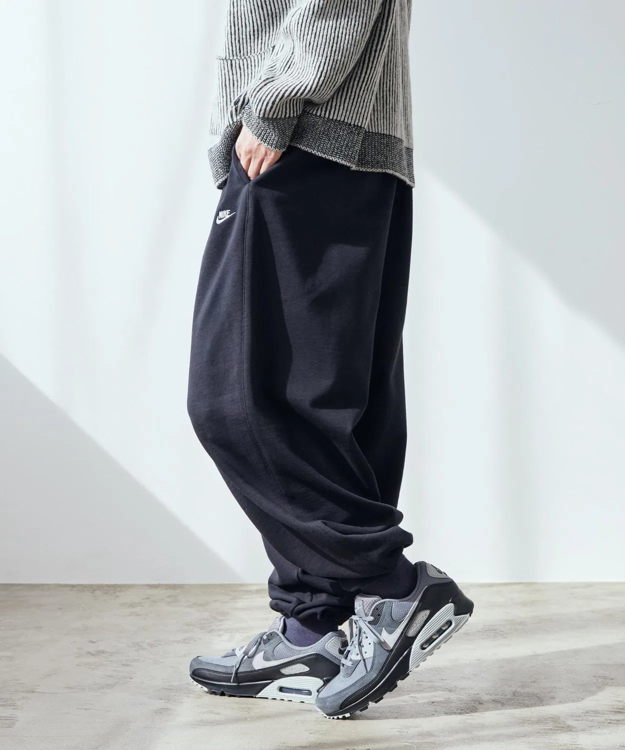 Спортивные штаны Nike Sportswear Club Oversized French Terry, чёрные — фото 3