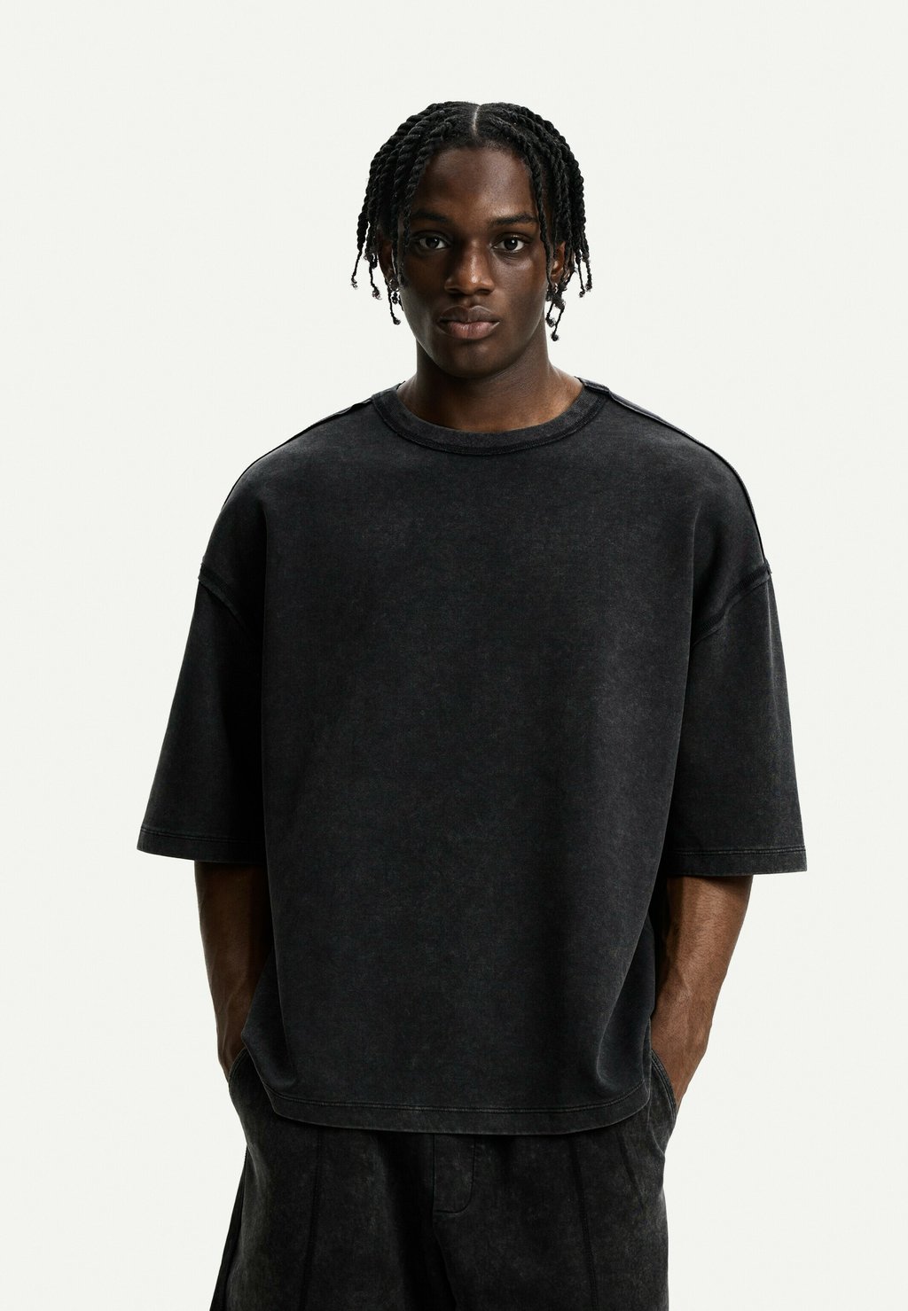 

Базовая футболка OVERSIZED Bershka, цвет Mottled Dark Grey