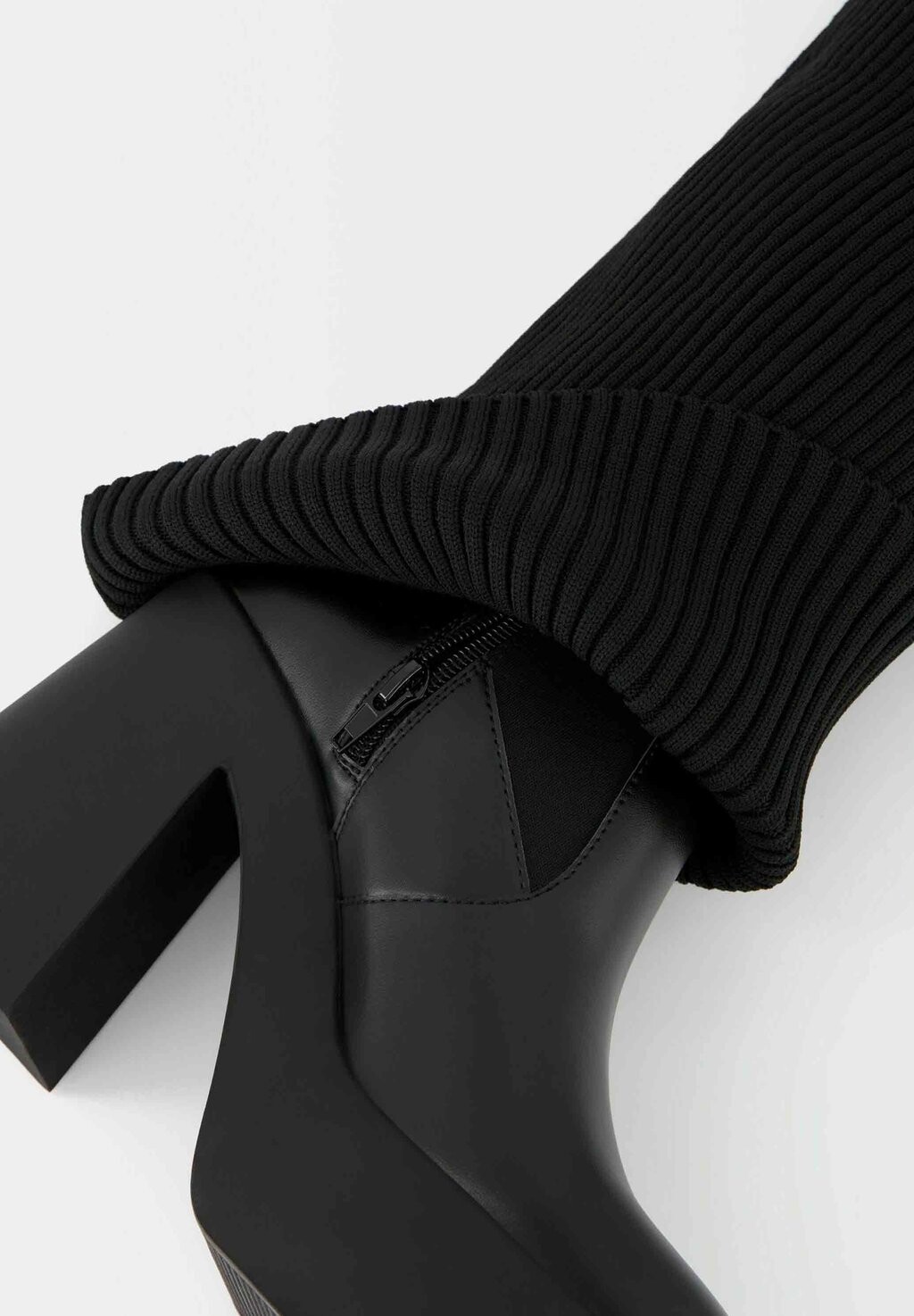 Сапоги на платформе STYLE Bershka, черный