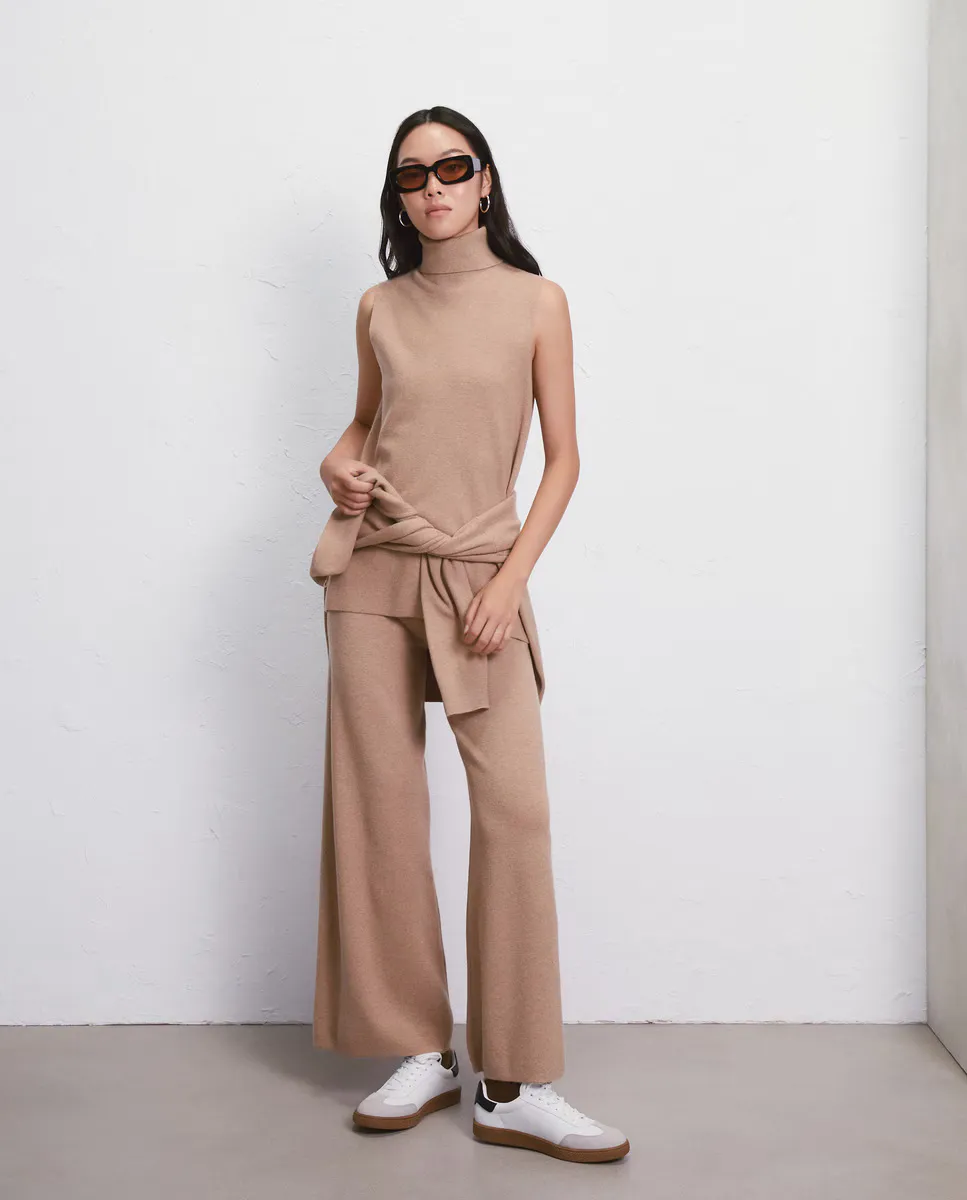 

Женский свитер с высоким воротником без рукавов Easy Wear, цвет 730 Camel