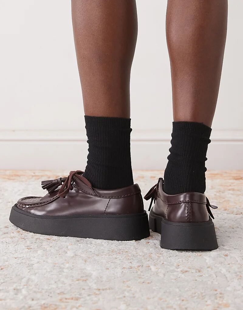 Туфли Clarks Torview из кожи с кисточками и узором «ёлочка» темно-фиолетового цвета — фото 4