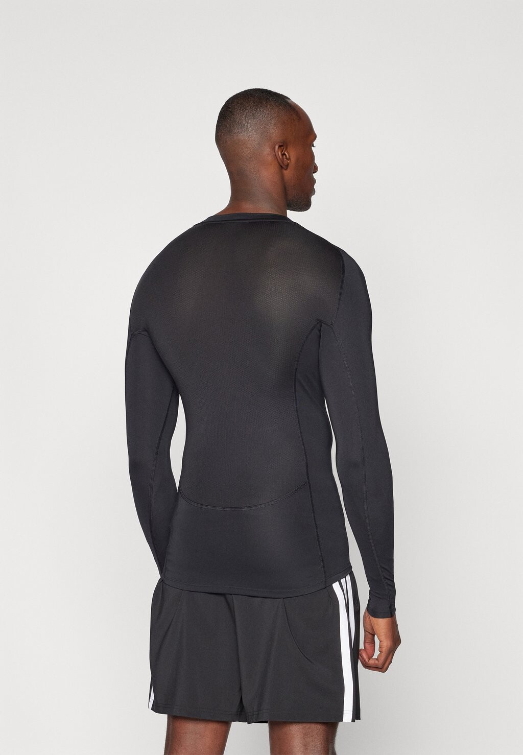 

Топ с длинными рукавами TECHFIT LONGSLEEVE adidas Performance, черный