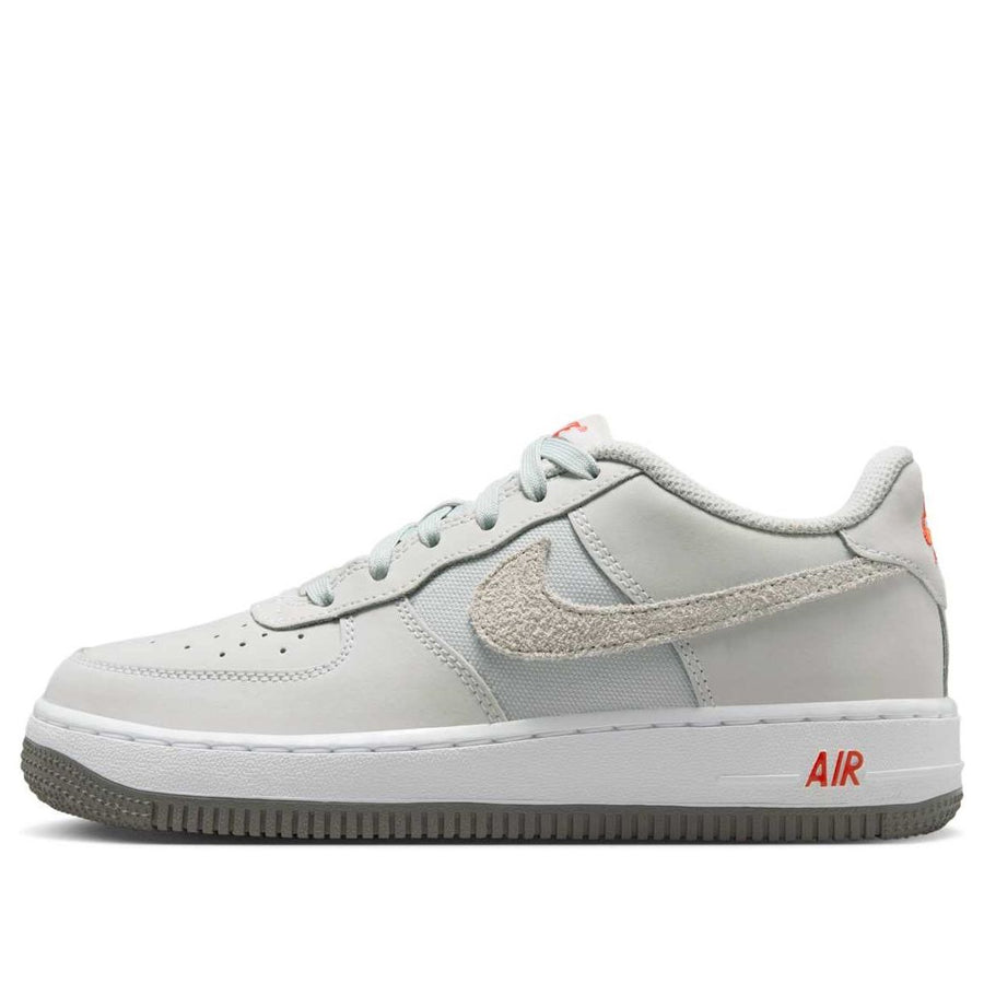 

Кроссовки (GS) Nike Air Force 1 LV8 'Photon Dust White Picante Red', серый