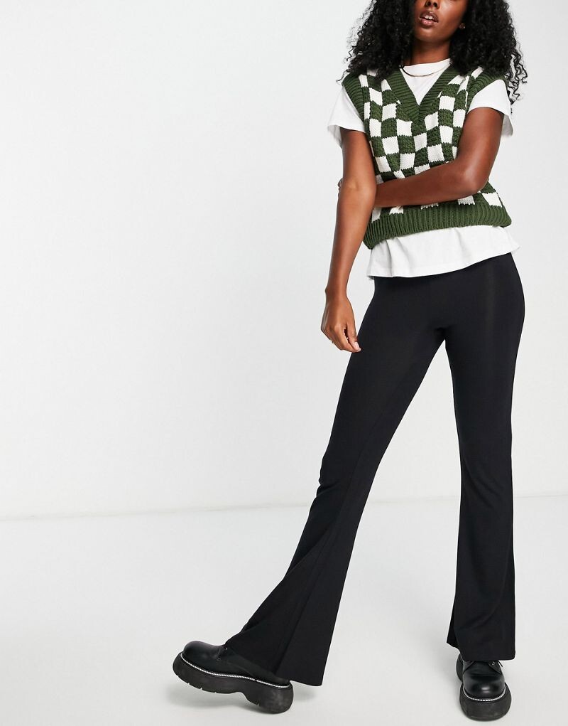 

Черные расклешенные брюки ASOS DESIGN