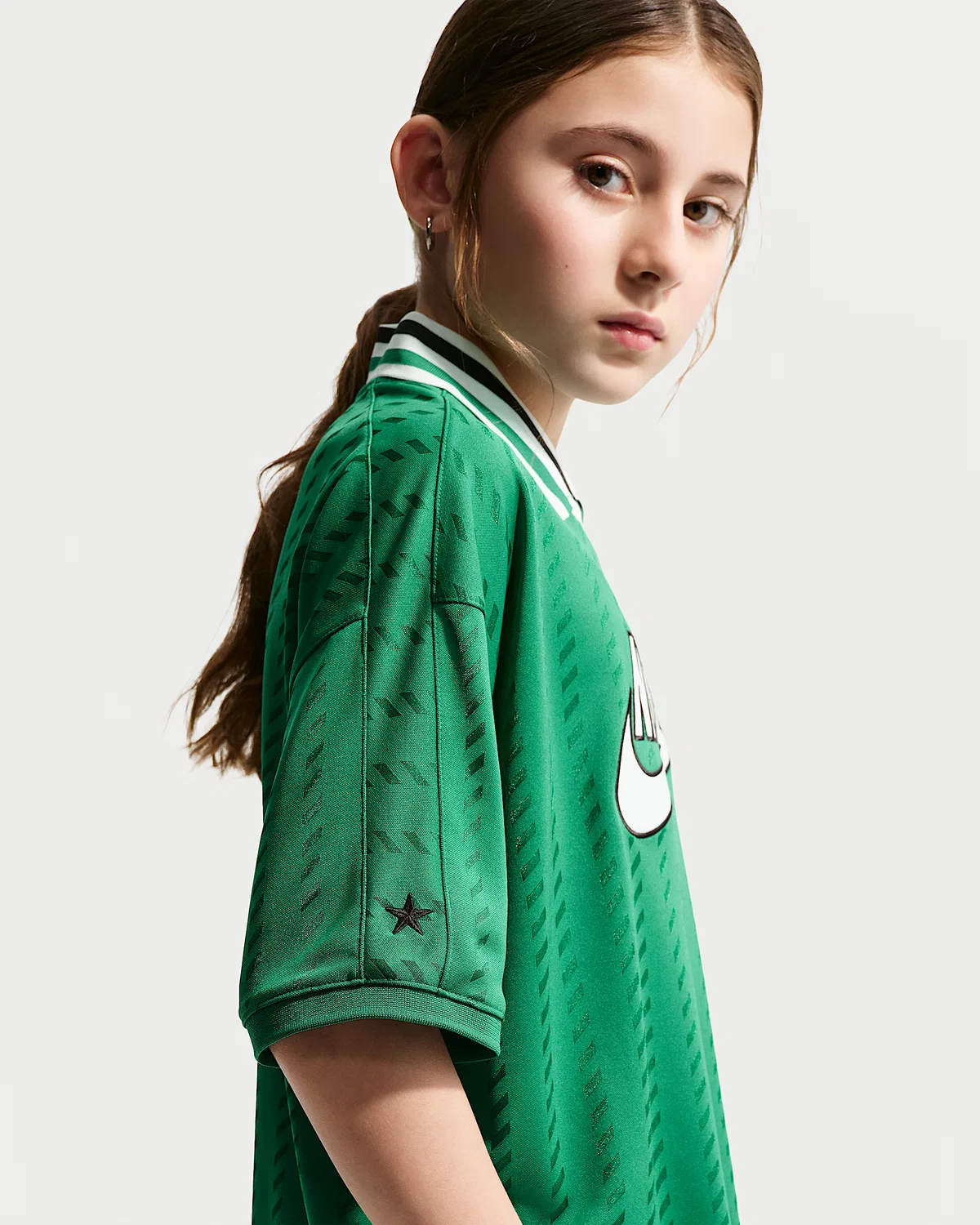 Детская футболка с коротким рукавом Nike Sportswear, Malachite/Barely Green/Black/Barely Green — фото 4