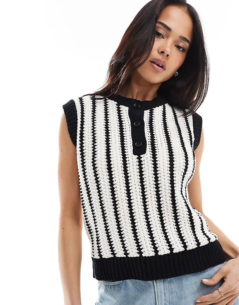 

Топ с пуговицами в черно-белую полоску от ASOS DESIGN
