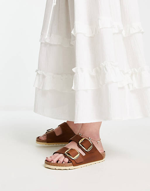 Сандалии Birkenstock Arizona с большими пряжками из коньячной кожи