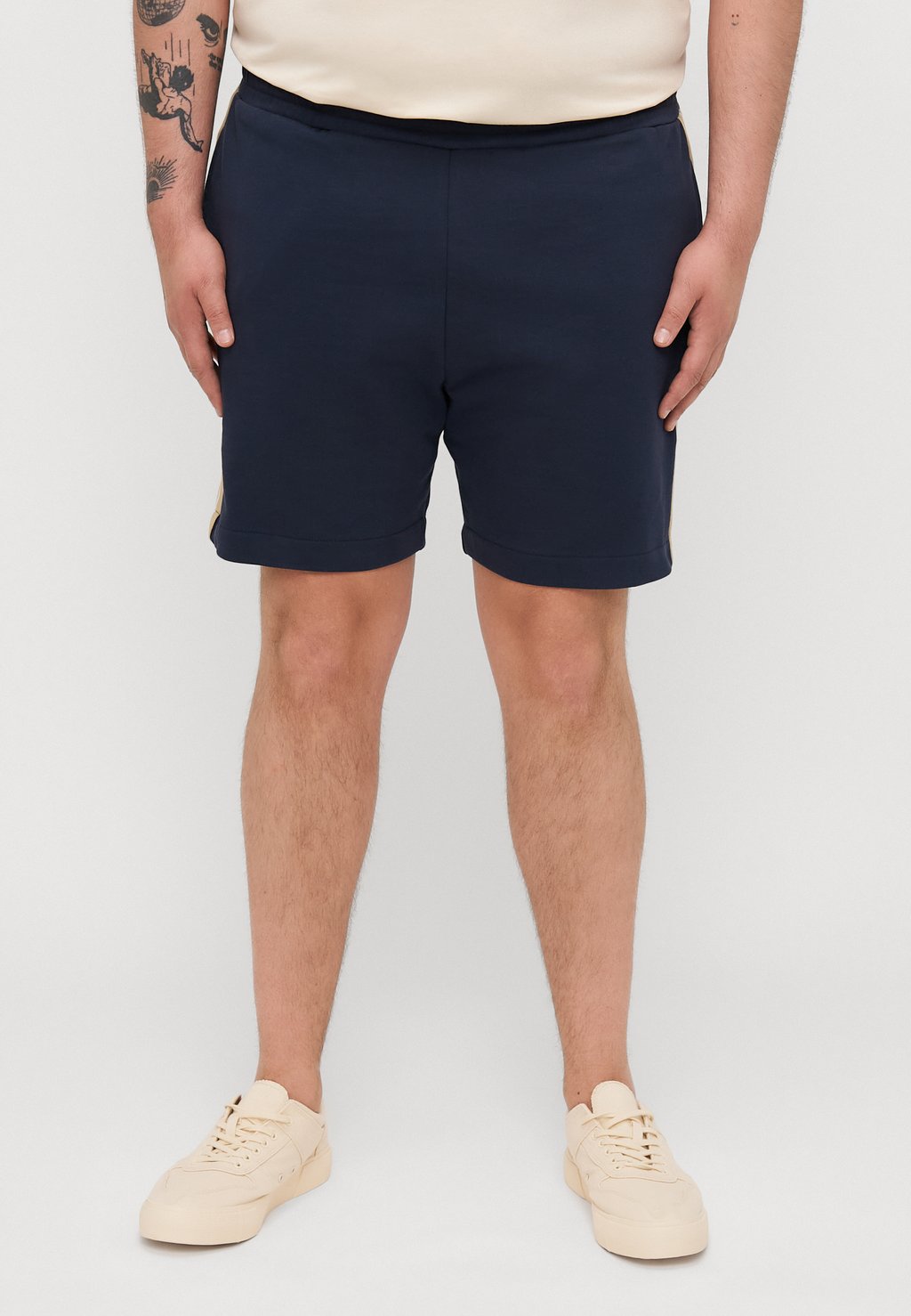 

Шорты PLUS CONTRAST TAPED - Tracksuit bottoms Lyle & Scott, темно-синий