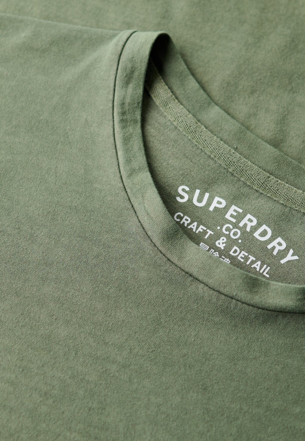 

Базовая футболка ESSENTIAL Superdry, зеленый