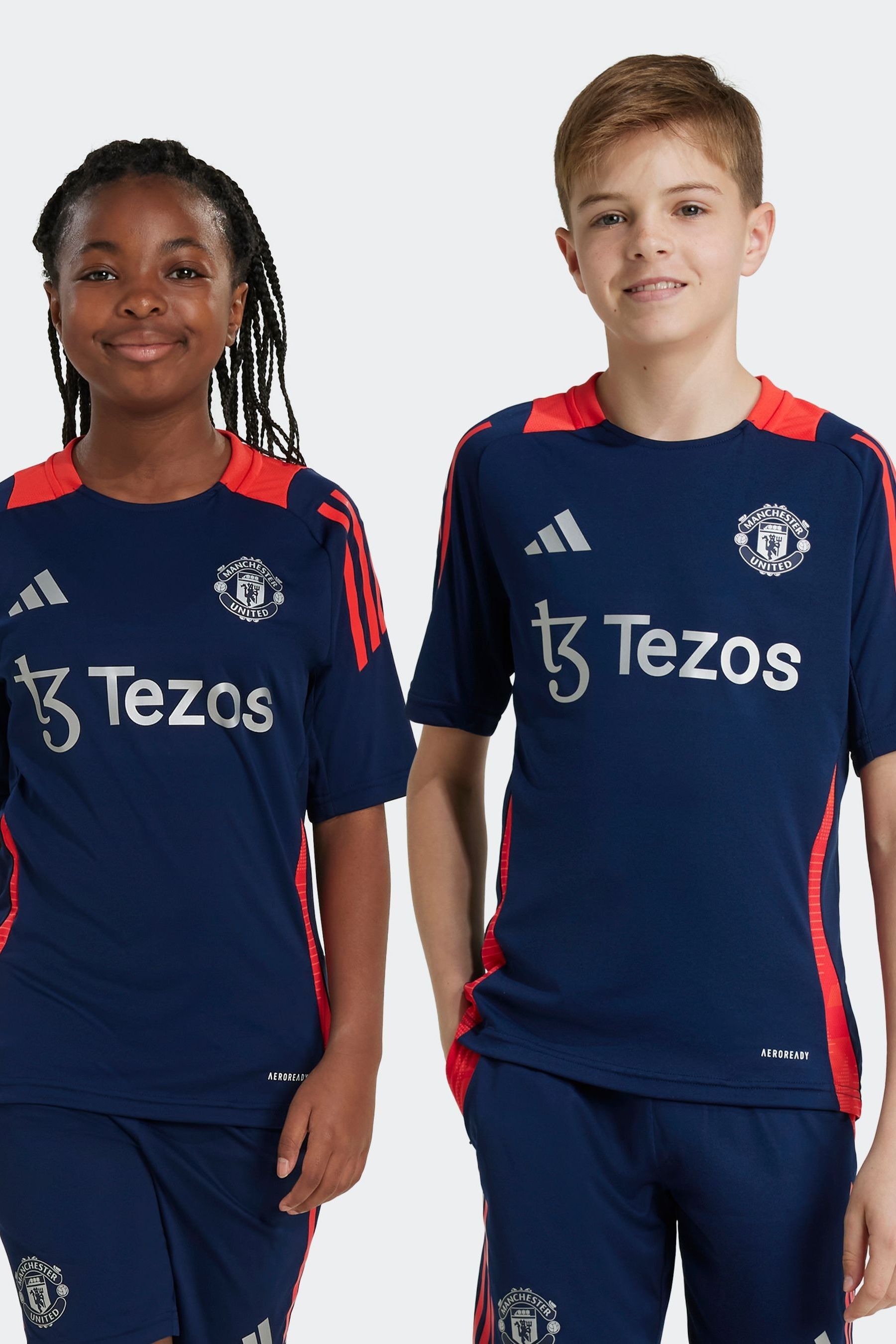 

Детская тренировочная майка Manchester United Pre Match Tiro 24 Adidas, синий