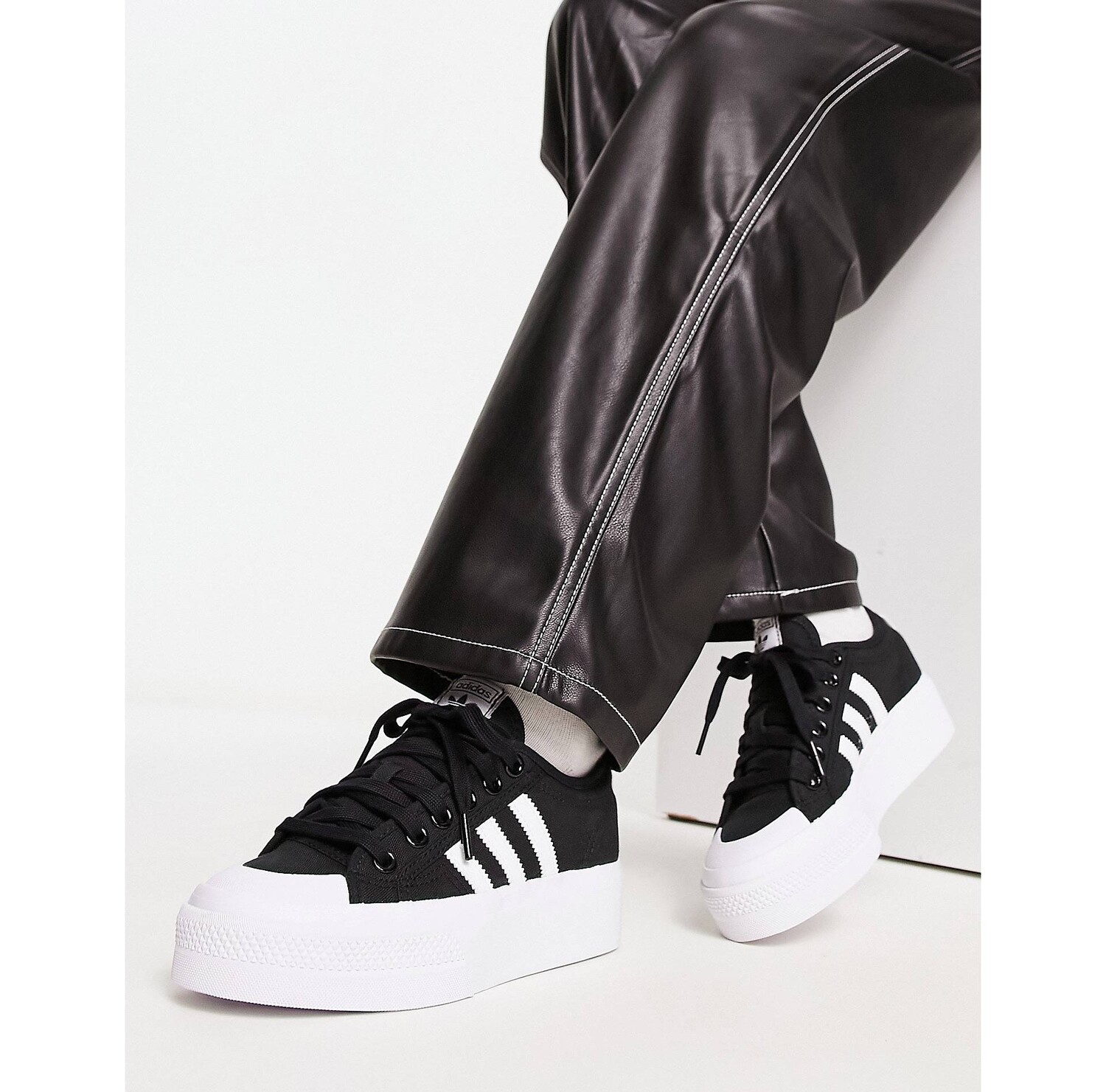 

Черно-белые кроссовки на платформе adidas Originals Nizza, Черный, Черно-белые кроссовки на платформе adidas Originals Nizza