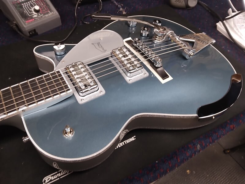 

Электрогитара Gretsch G6134T-140 140th Anniversary Double Platinum Penguin 2023 - Present - Two-Tone Stone Platinum / Pure Platinum