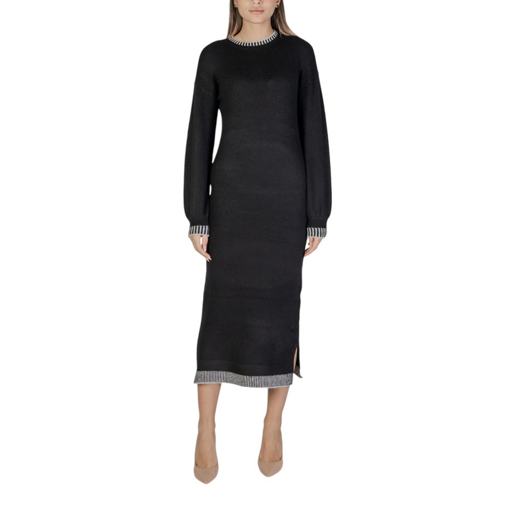 

Черное платье из полиэстера Vila Clothes