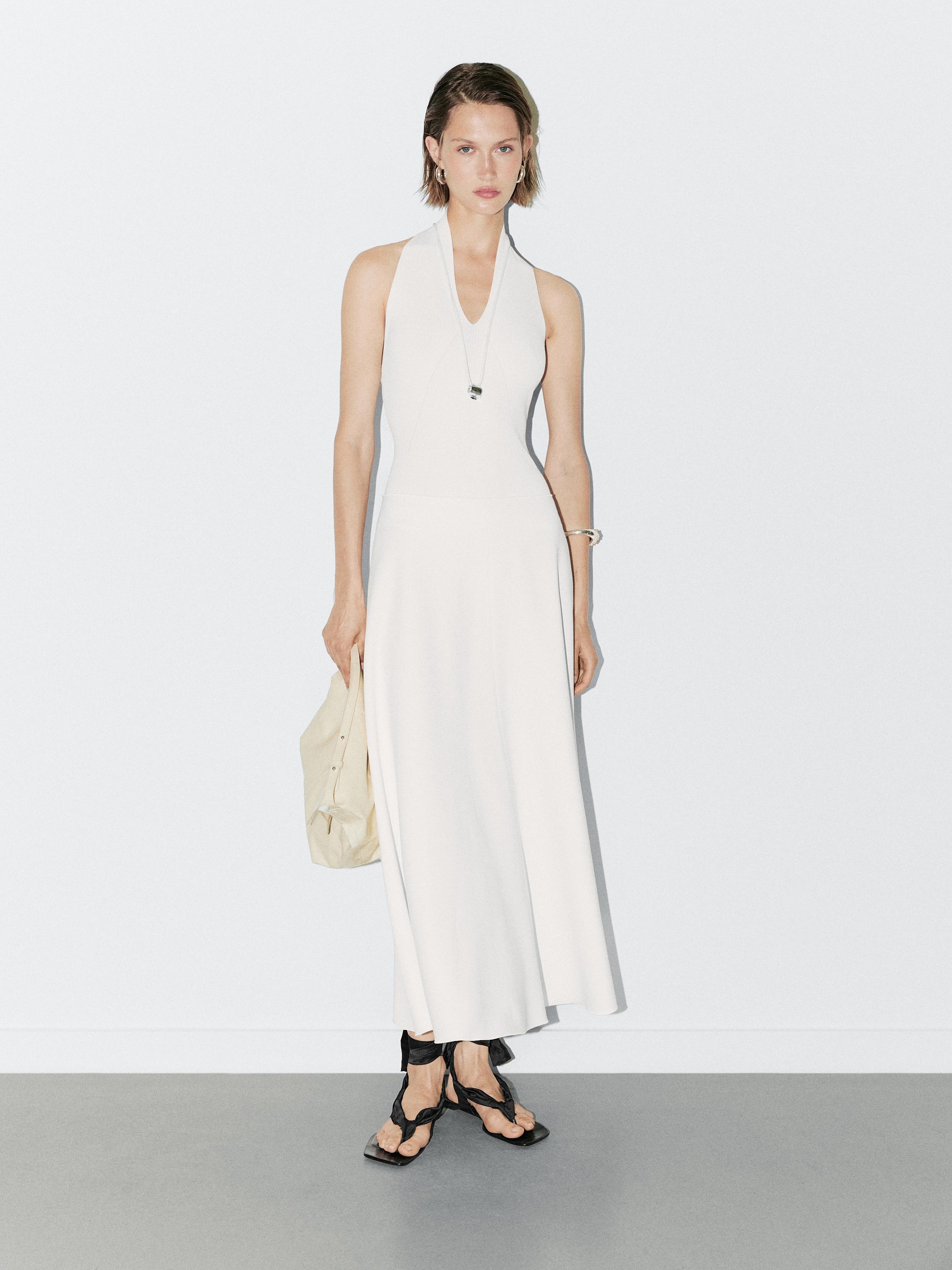 

Трикотажный боди с V-образным вырезом - студия Massimo Dutti, белый