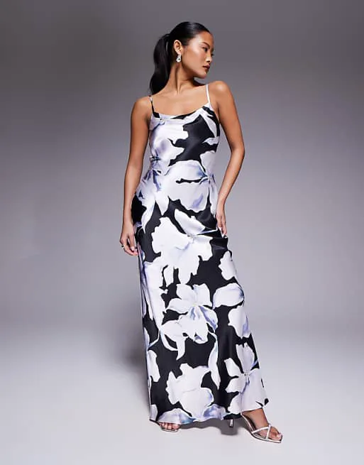 

Синее атласное платье макси на бретелях с овальным вырезом и цветочным принтом Forever New Petite