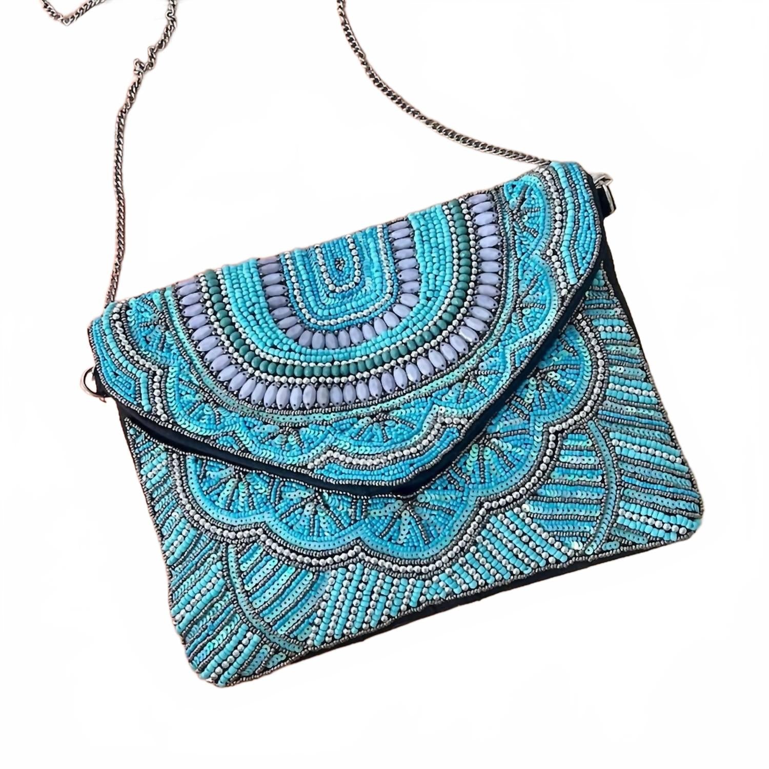 

Женская бирюзовая сумка с бисером ручной работы синего цвета Sol’eart