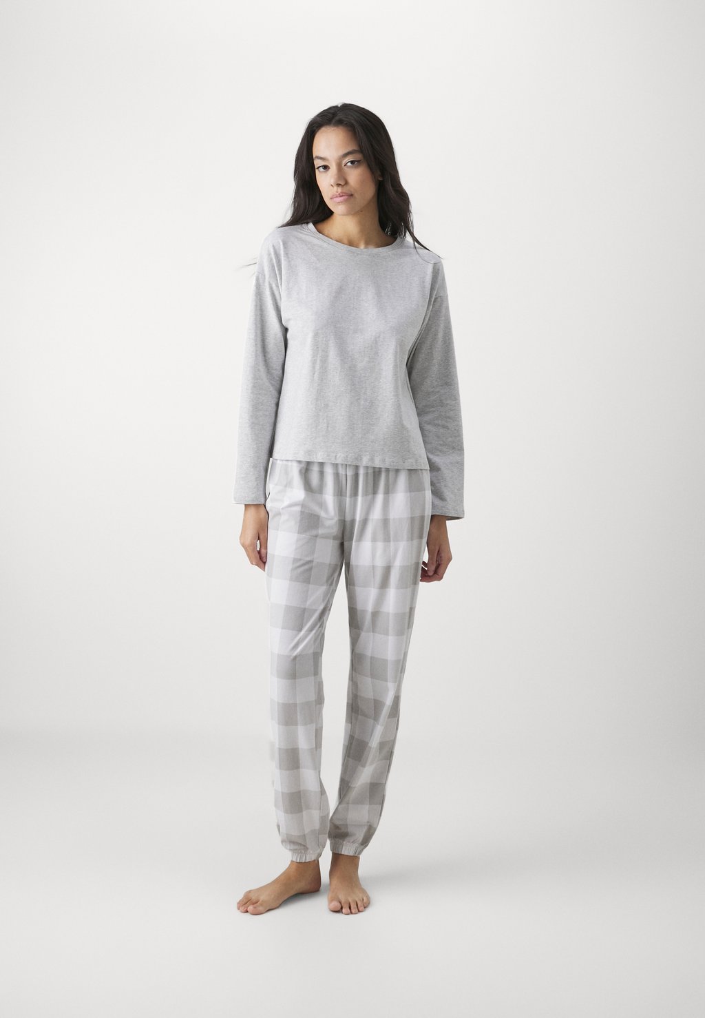 

Пижама Pyjama set Anna Field by Zalando, серый