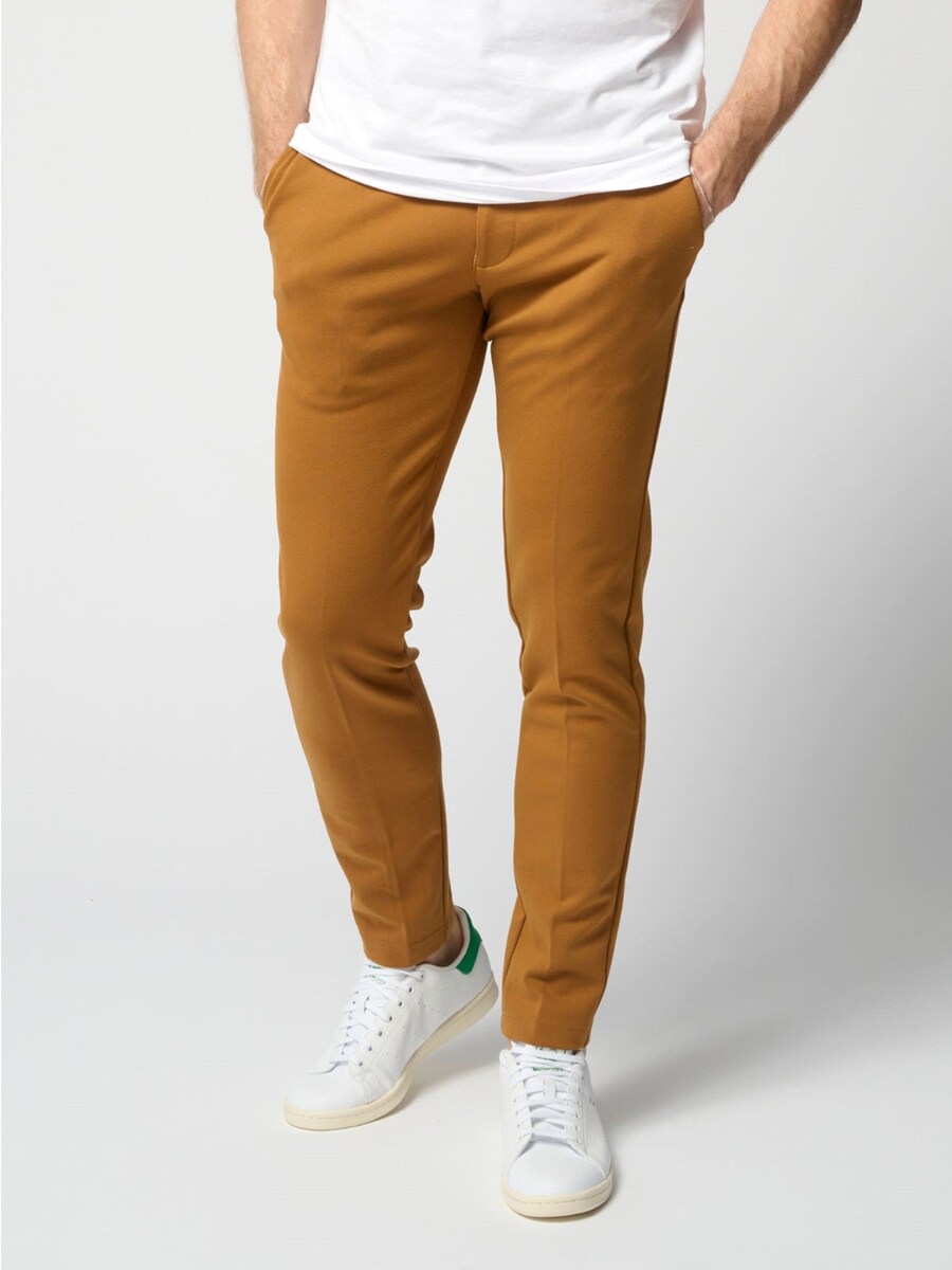 

Узкие брюки со складками TEESHOPPEN, оранжевый