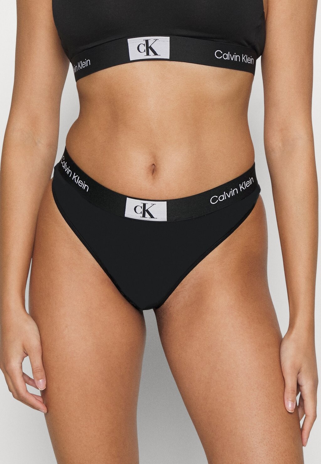 

Стринги Calvin Klein Underwear, черный