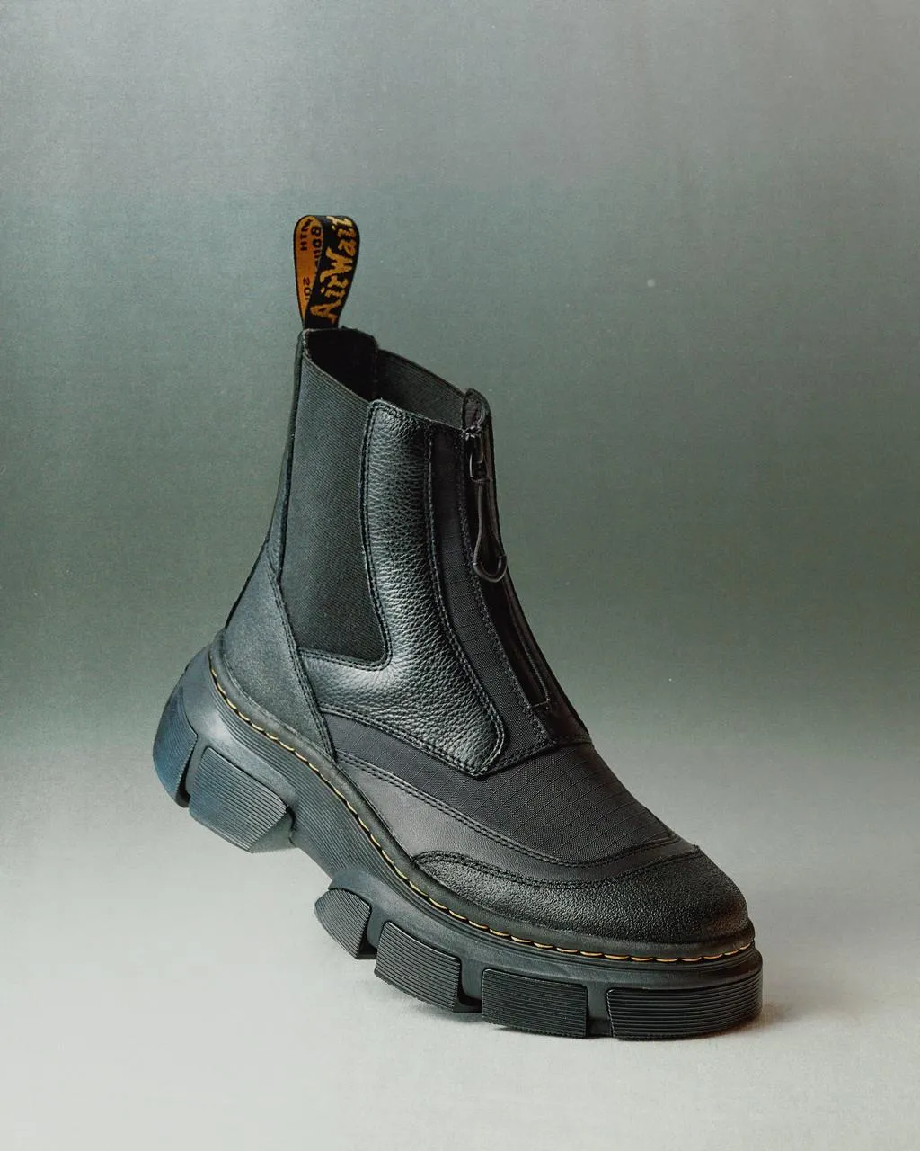 

Ботинки челси на платформе Dr. Martens 2976 DMXL, цвет Black — Lunar+Sorento+Hub Ripstop