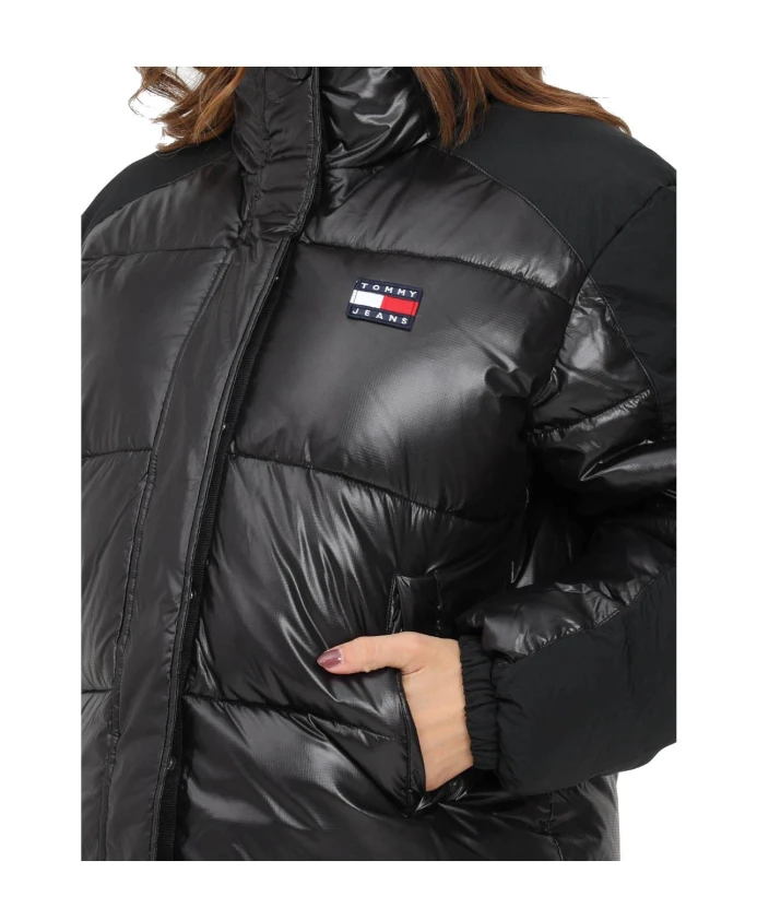 Черная пуховая куртка с нашивкой в тон. Tommy Hilfiger, черный — фото 3