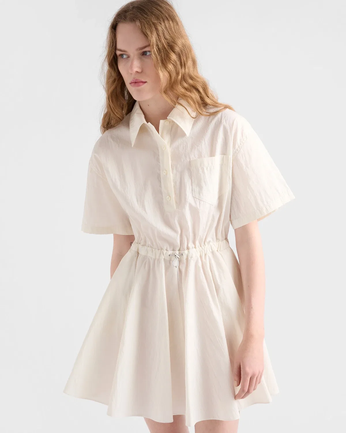 Платье из технического понже с короткими рукавами Prada, белый — фото 4