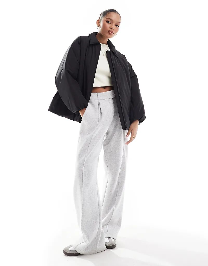 

Пуховик Stradivarius прямого кроя черного цвета