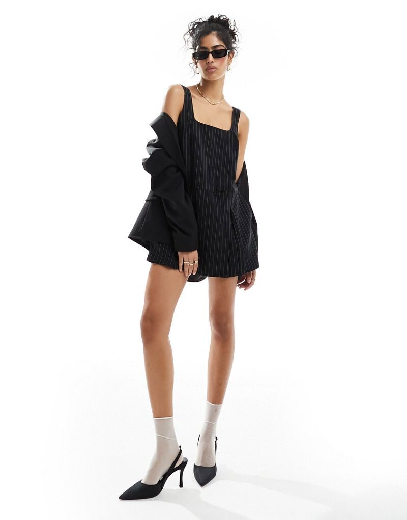 

Черный сарафан в тонкую полоску с квадратным вырезом ASOS DESIGN