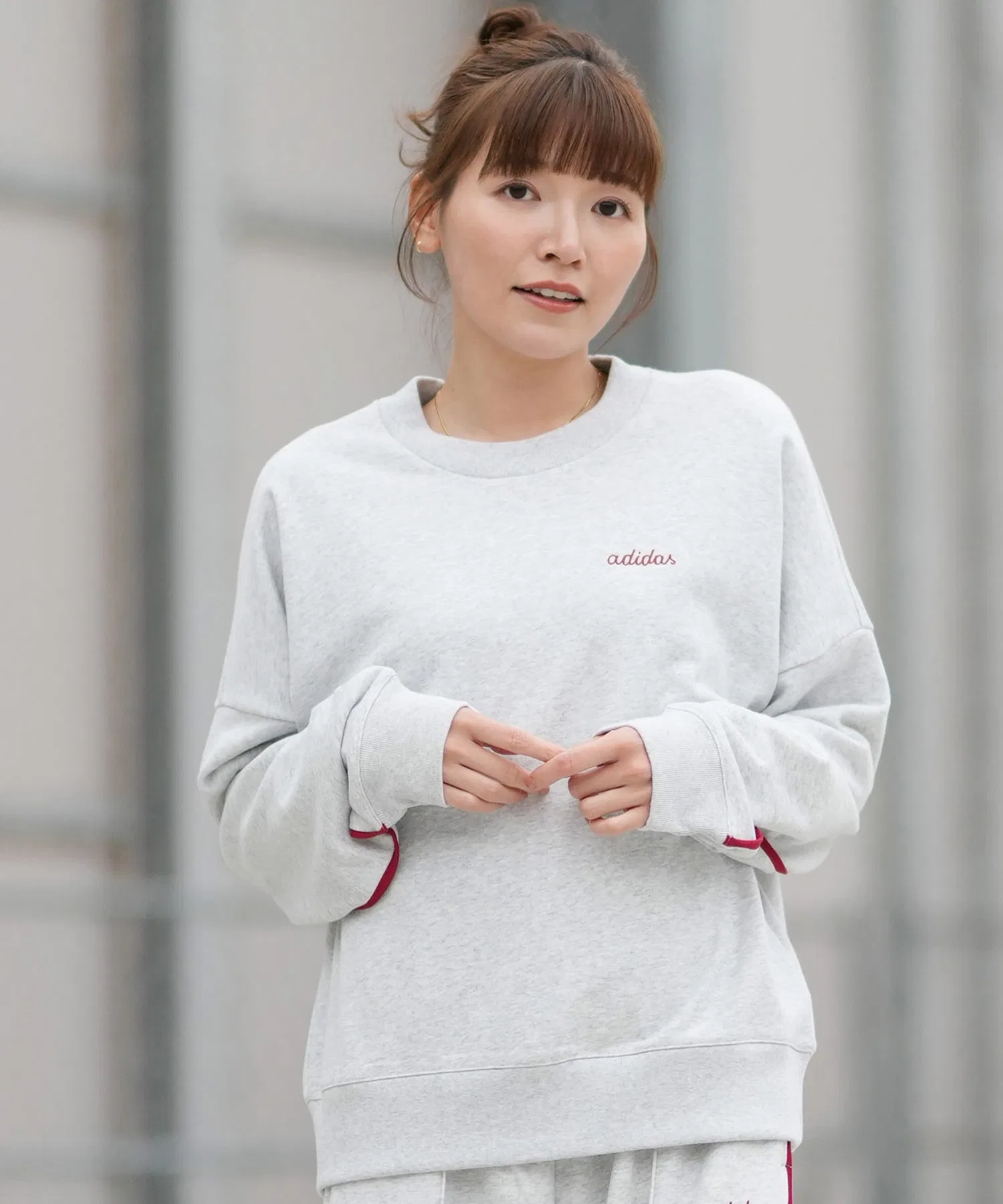 Толстовка adidas W SE COLORPOP с круглым вырезом, модель M5300
