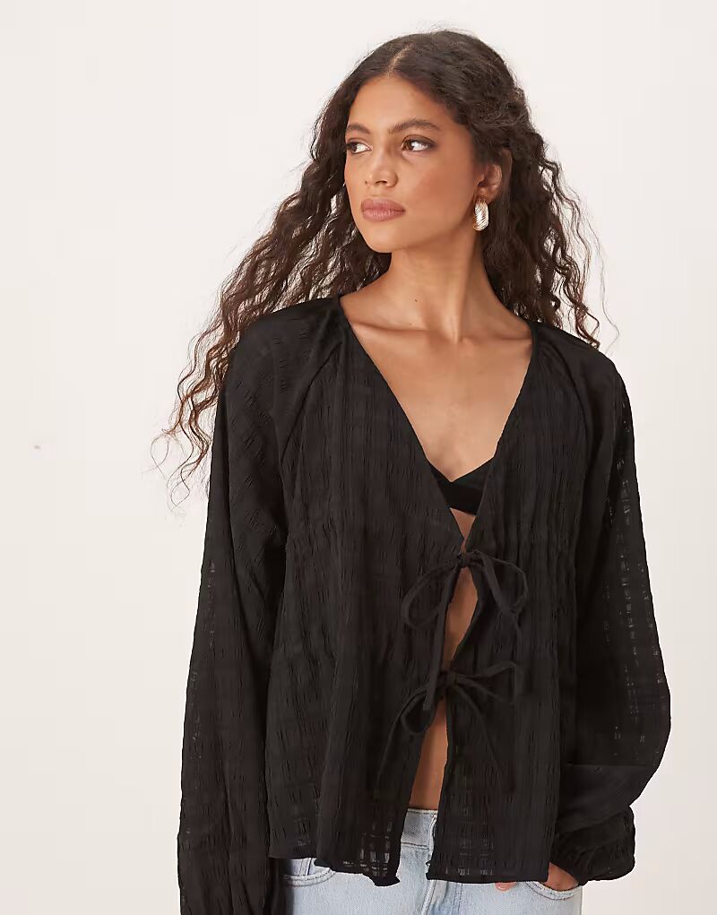 

Текстурированная блузка с глубоким вырезом и завязками ASOS DESIGN