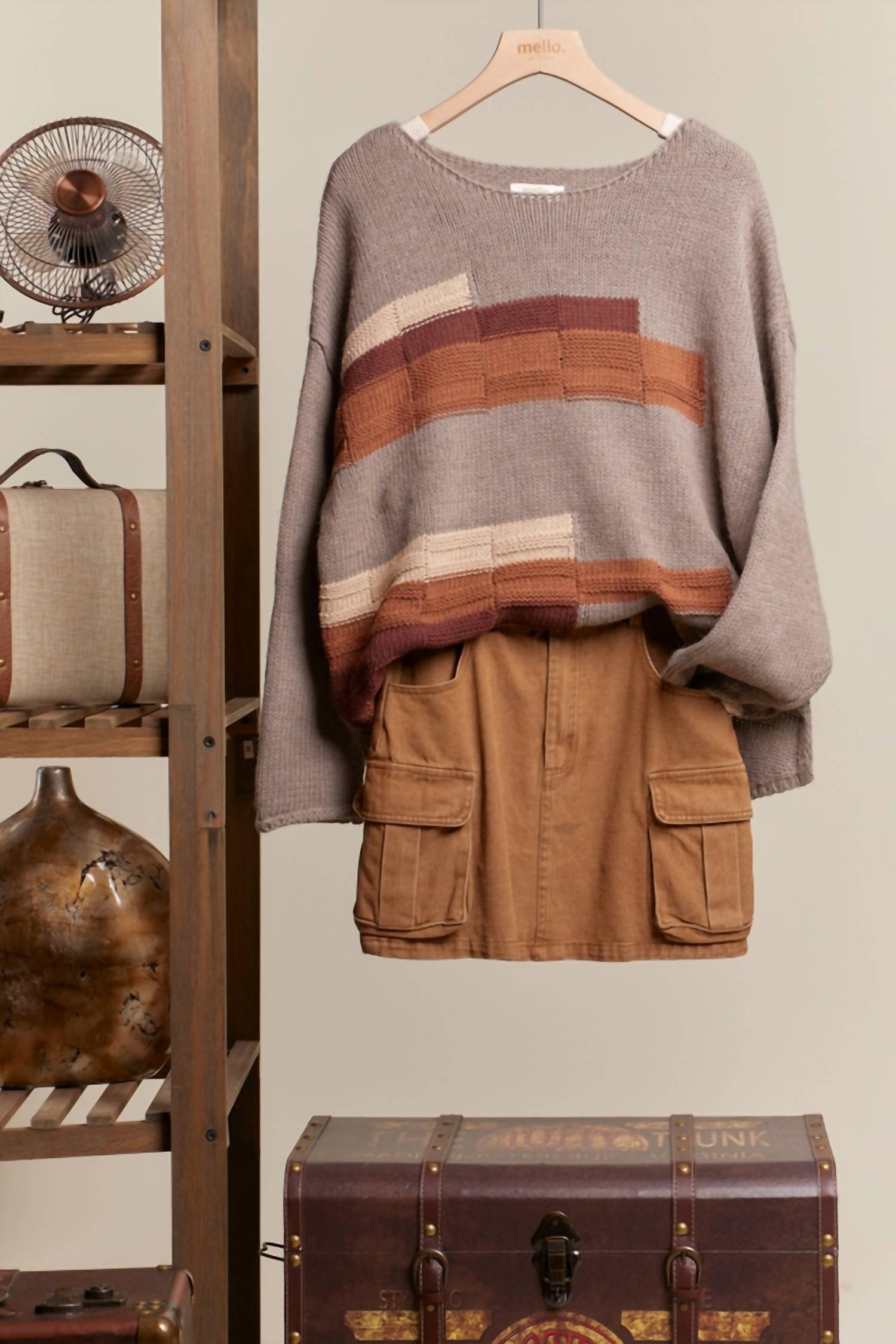 

Mello Женский вязаный свитер с необработанным краем, абстрактным принтом и вырезом-лодочкой, серый