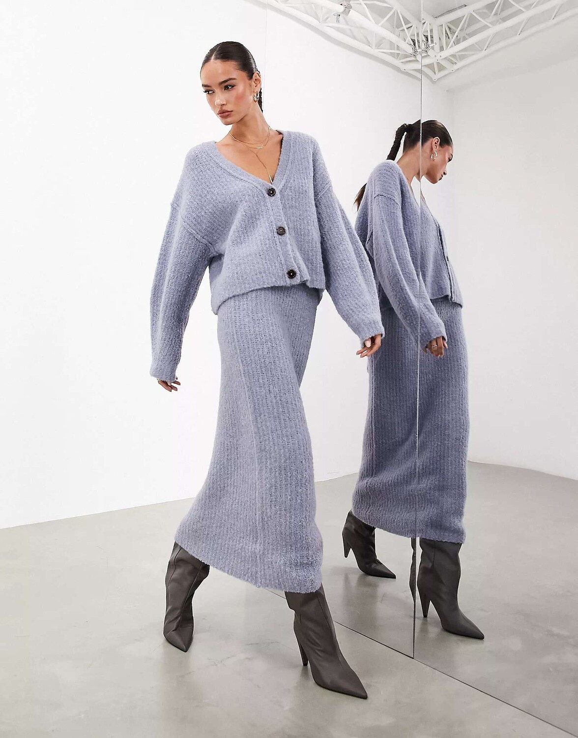 

Синяя объемная трикотажная юбка миди ASOS